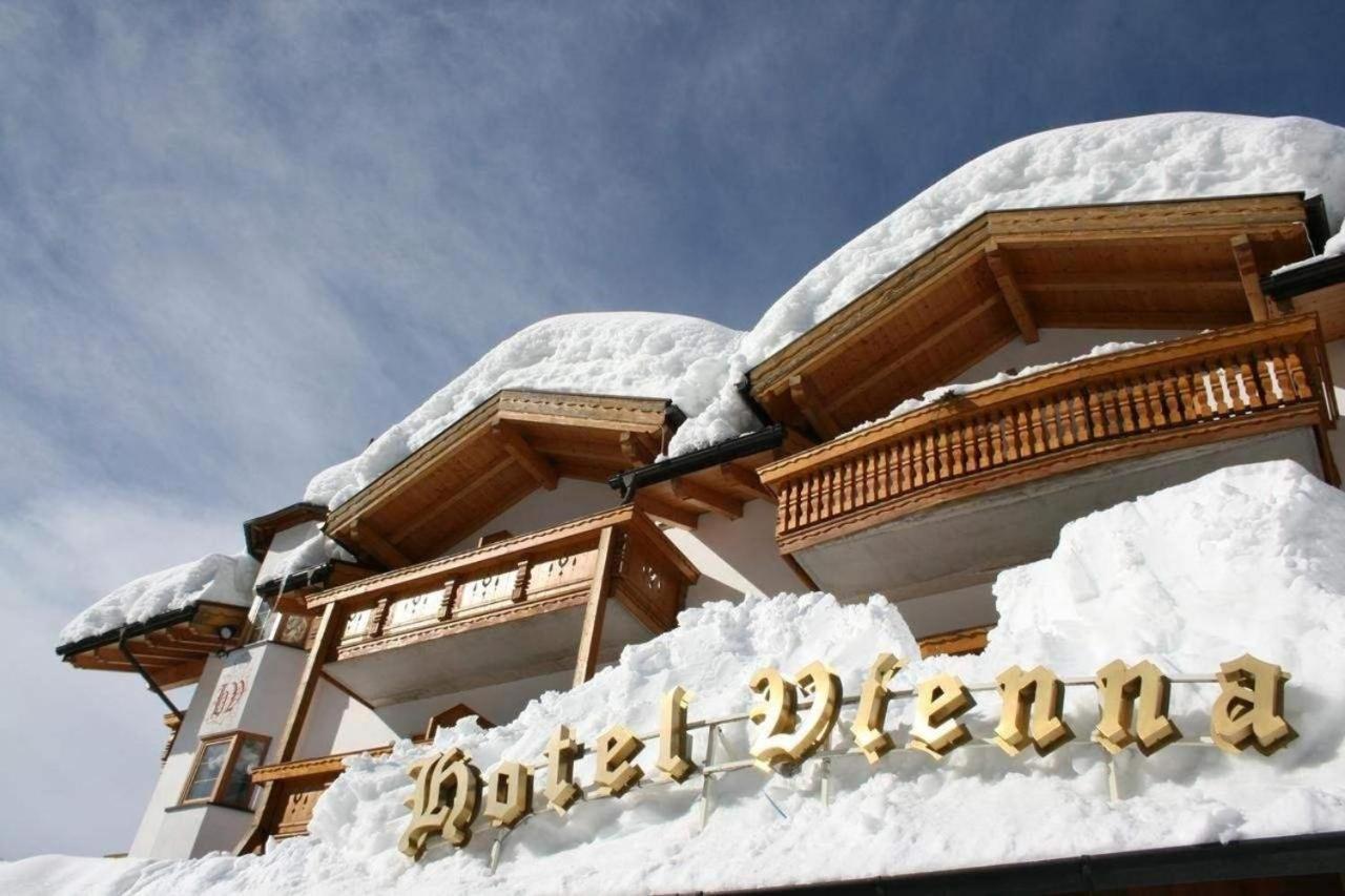 Hotel Vienna San Martino Di Castrozza Bagian luar foto