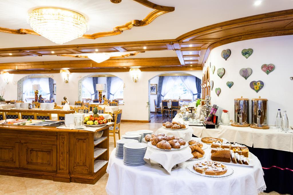 Hotel Vienna San Martino Di Castrozza Bagian luar foto