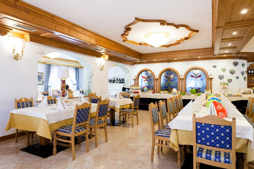 Hotel Vienna San Martino Di Castrozza Bagian luar foto