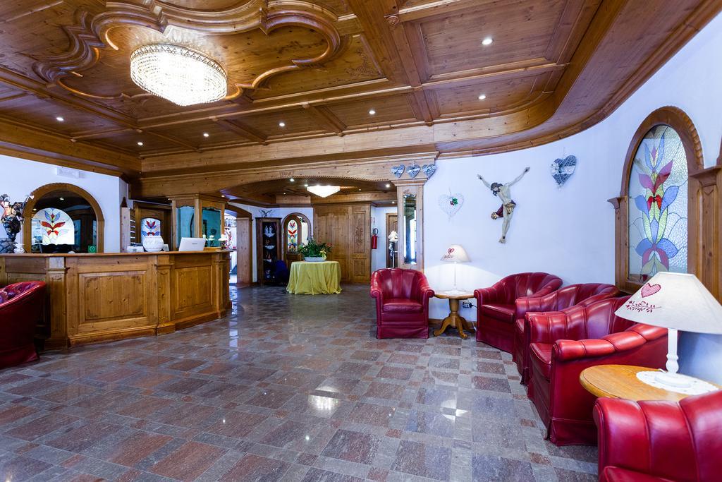 Hotel Vienna San Martino Di Castrozza Bagian luar foto