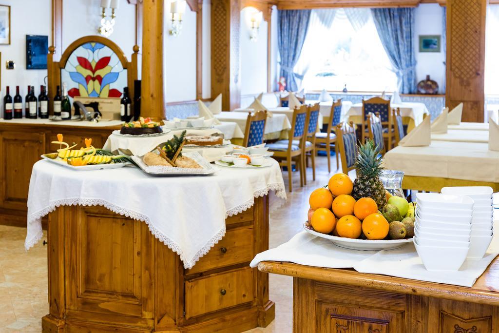 Hotel Vienna San Martino Di Castrozza Bagian luar foto