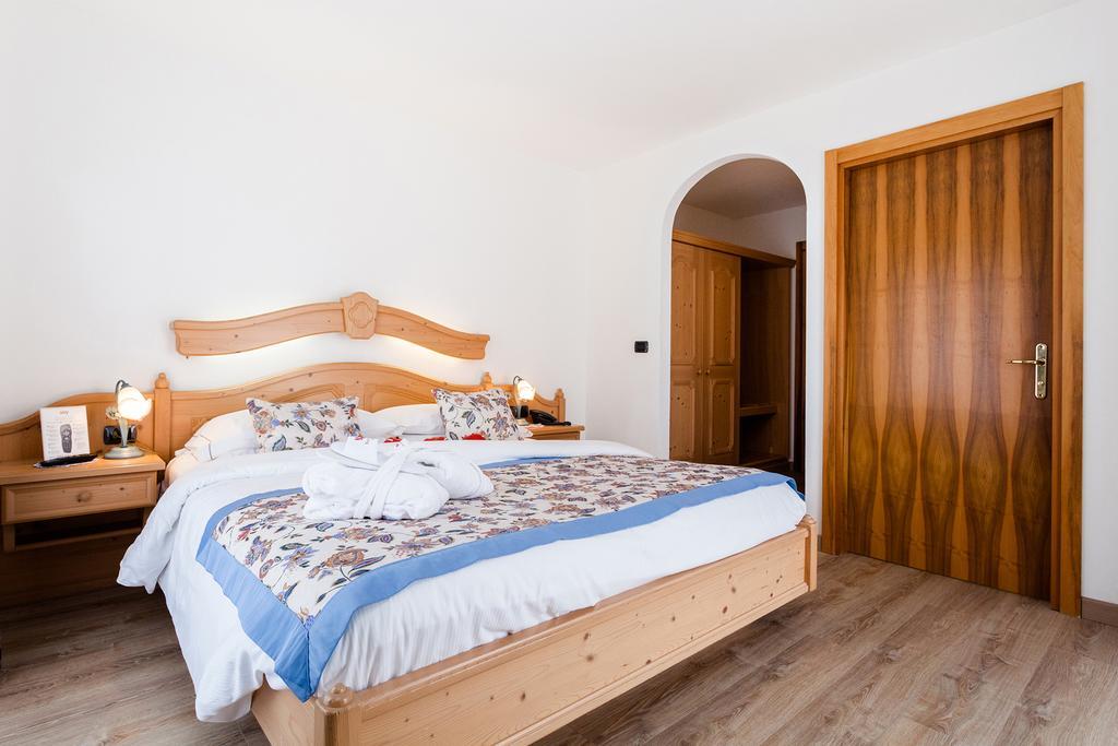 Hotel Vienna San Martino Di Castrozza Bagian luar foto