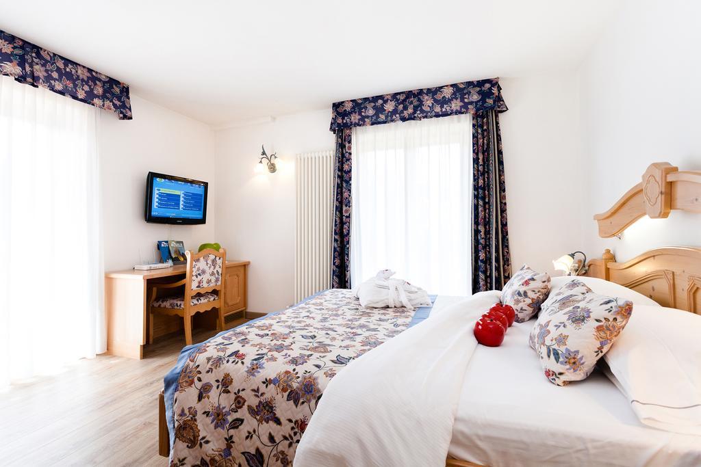 Hotel Vienna San Martino Di Castrozza Bagian luar foto